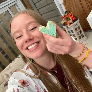 Meet your Posher, Taya